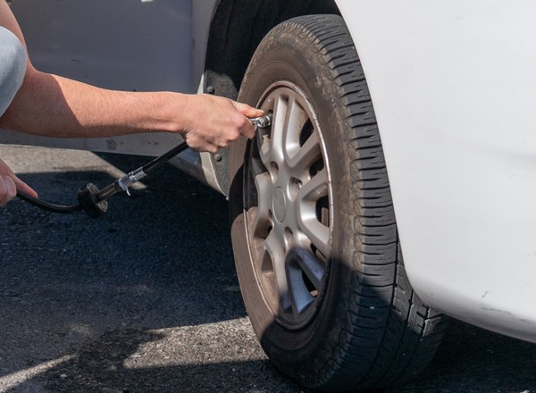 Kierowcy nagminnie robią to ze swoimi oponami. Proszą się o kłopoty