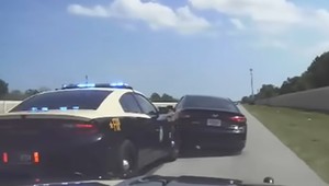 Polscy policjanci nie stosują tej metody wobec przestępców. Widowiskowy koniec ucieczki [WIDEO]