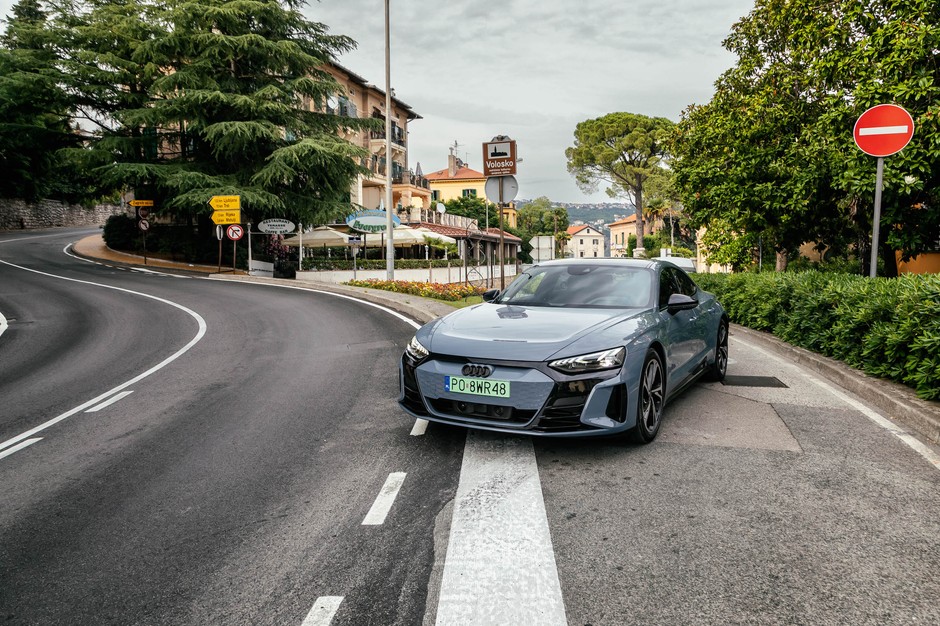 Podróż Porsche Taycanem i Audi e-tronem GT do Chorwacji