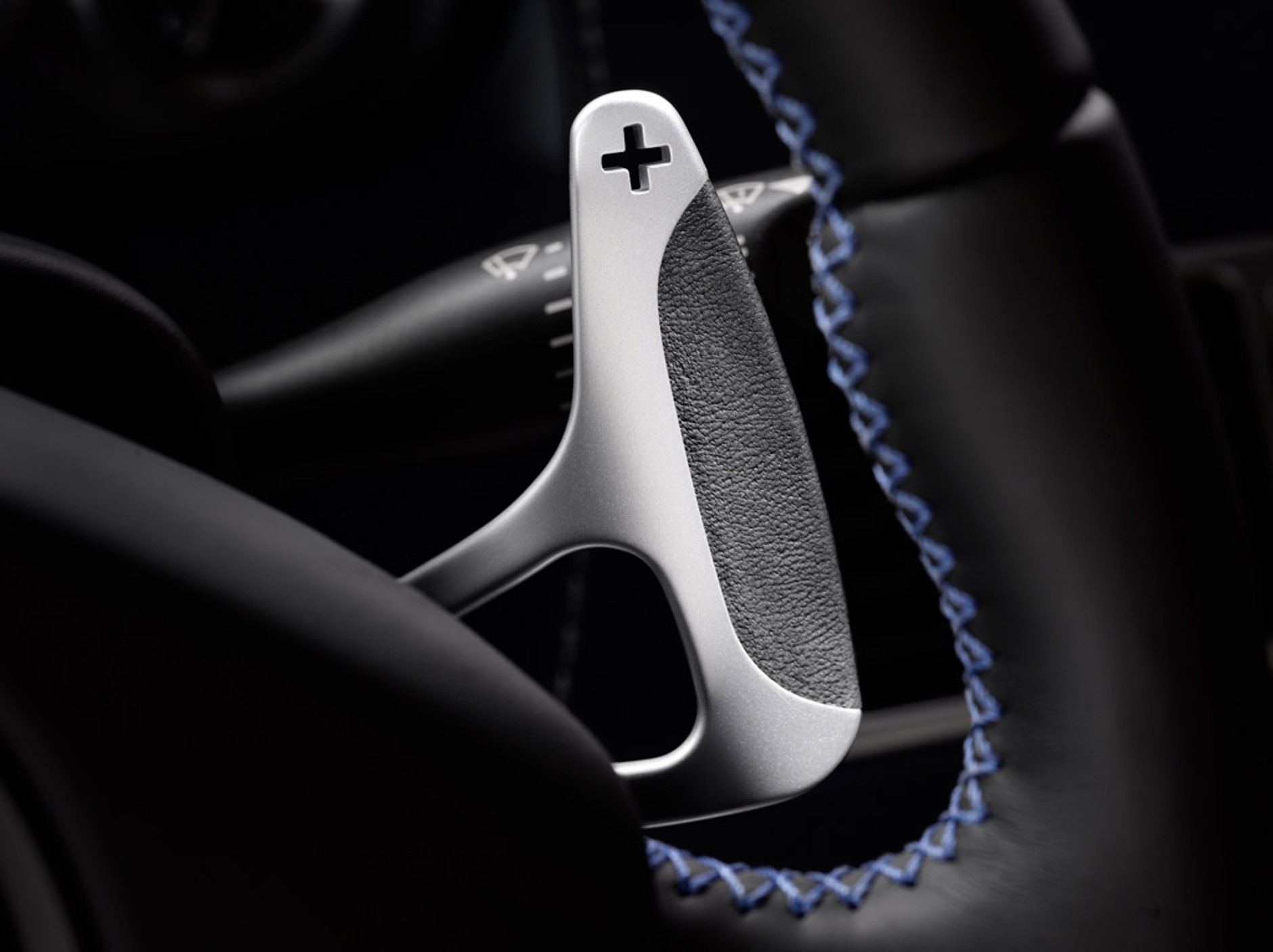 Aston Martin V8 Vantage S: błękitna krew