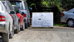 Kierowcy znajdują za wycieraczkami "upomnienia". Nie wiedzą, co z nimi robić