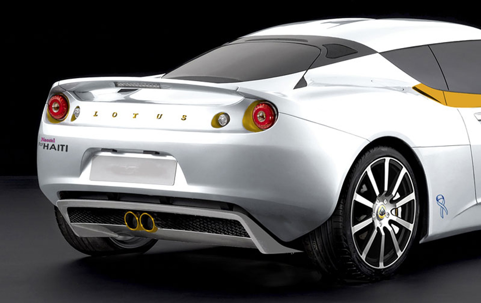 Naomi Campbell i Lotus Evora pomagają Haiti