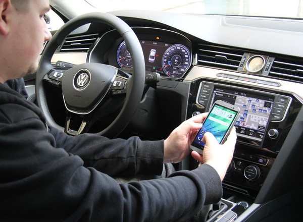 Co potrafi auto podłączone do internetu?