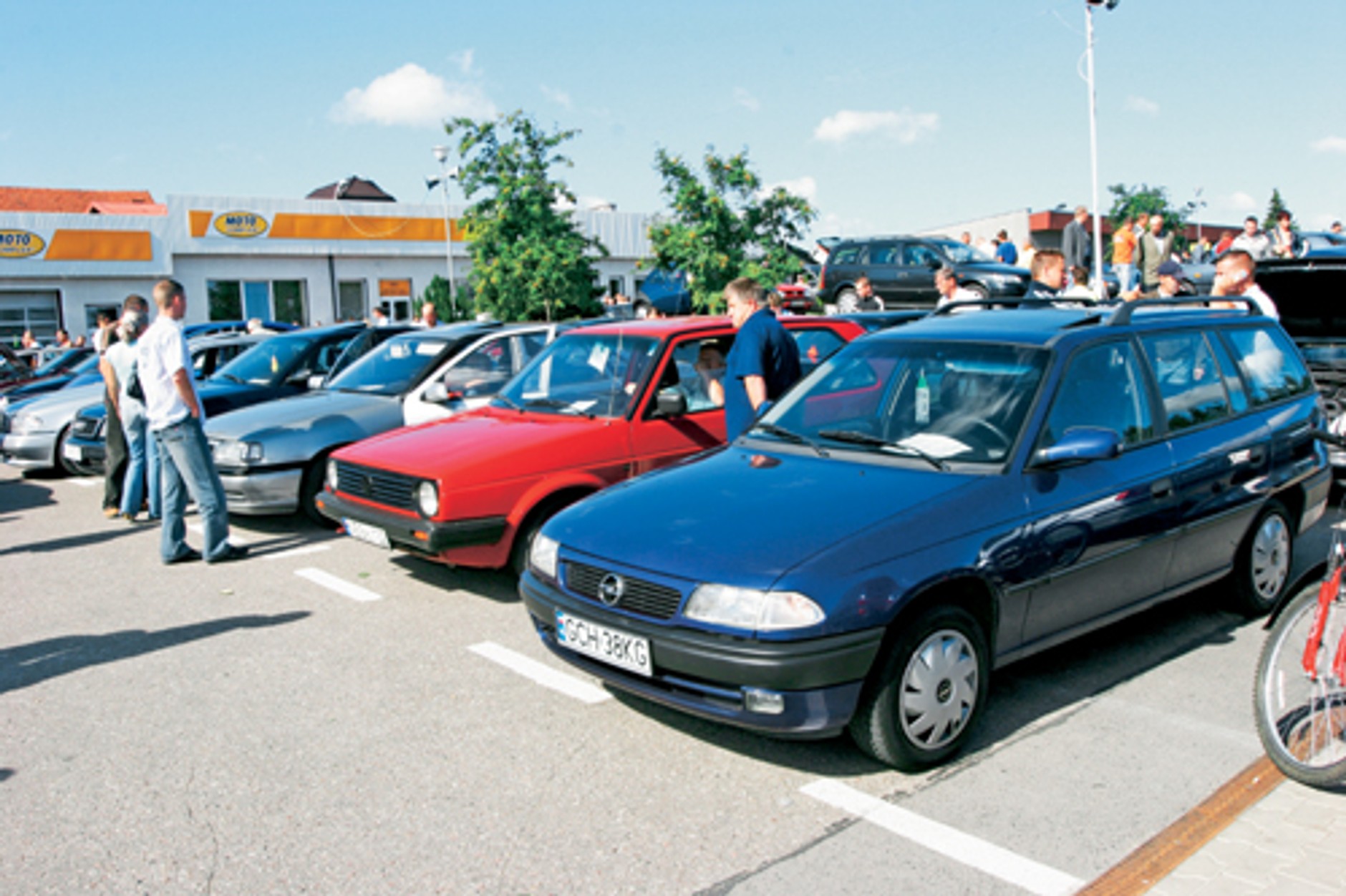 Gdzie kupić auto, w komisie, na giełdzie a może z ogłoszenia?
