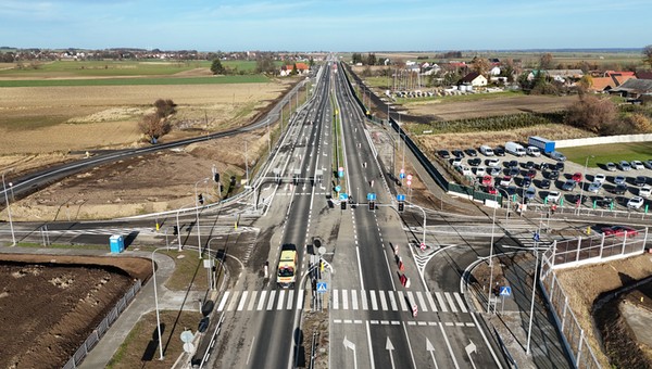 Dwie jezdnie i po dwa pasy ruchu na fragmencie DK46. Ale najważniejsze, że wrócił grzybek