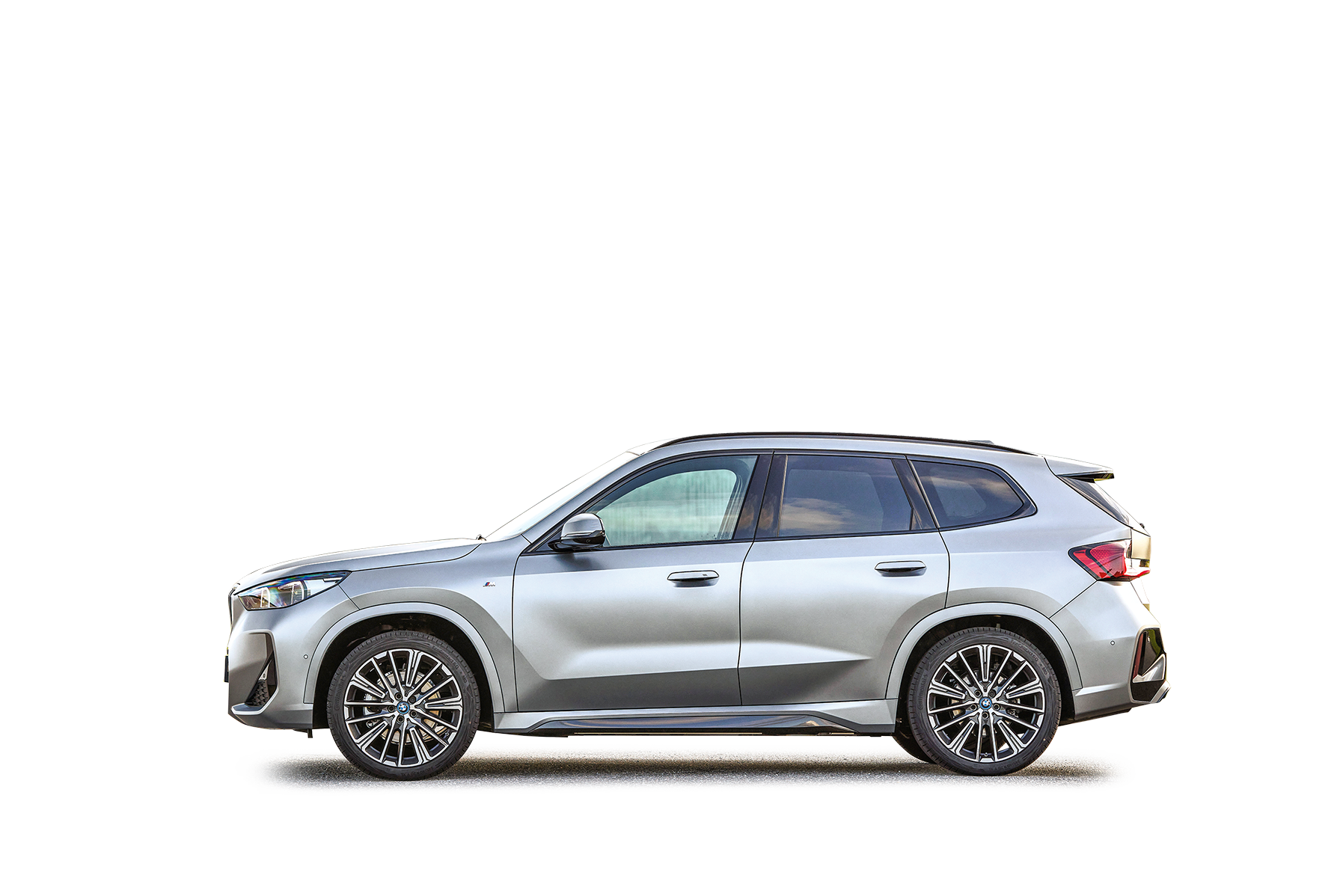 Dzięki opcjonalnym 20-calowym kołom BMW X1 jeszcze pewniej trzyma się drogi