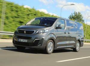 Peugeot Traveller 2.0 BlueHDi 150 - dostawczak na rodzinne podróże