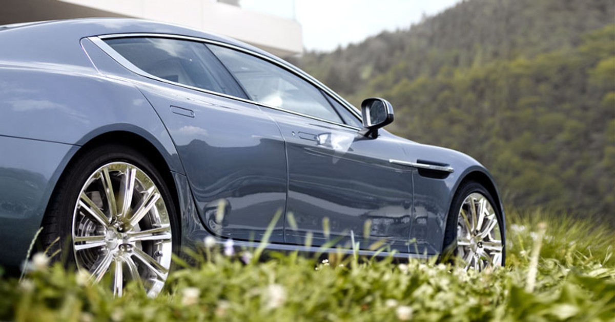 Aston Martin Rapide – czterodrzwiowe DB9
