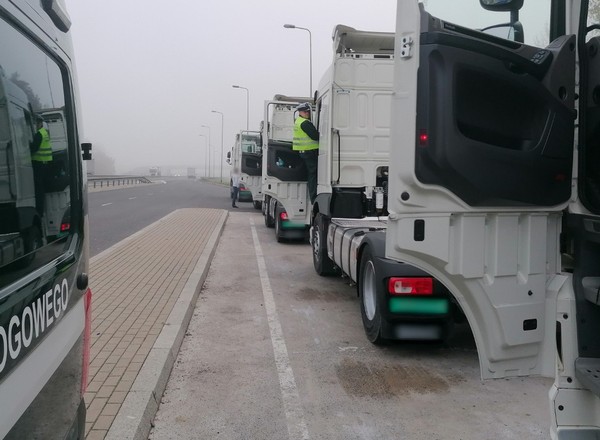 ITD zatrzymała pięć ciągników jadących do Kazachstanu. Użyto sprzętu do zdalnej kontroli