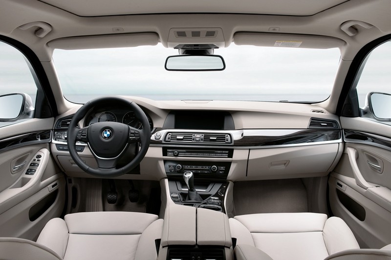 BMW serii 5 Touring – ma dużo miejsca i dostęp do Internetu