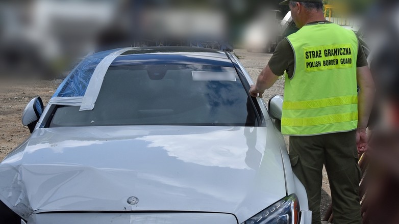 Mercedes C 300 Coupe z Kanady odzyskany przez polską Straż Graniczną