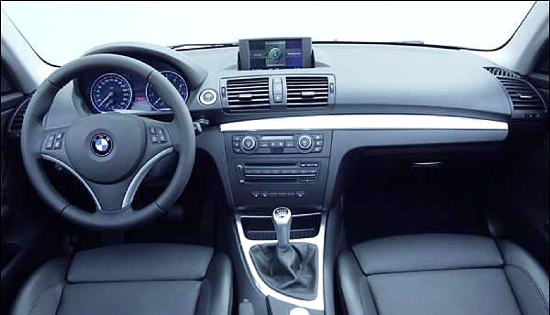 Nowe coupé BMW seria 1 - pierwsi zobaczyli Brytyjczycy (nowe fotografie)