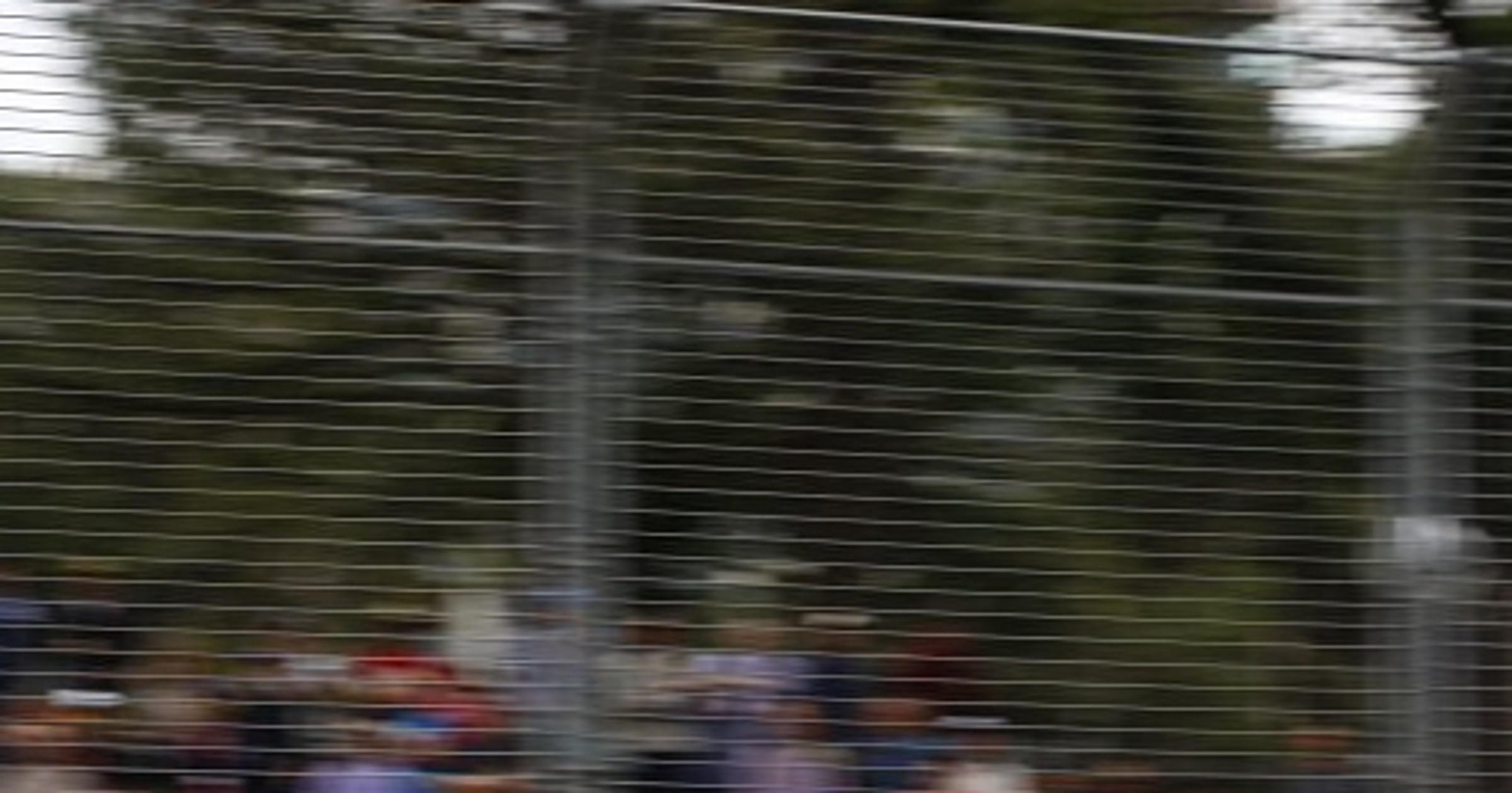Grand Prix Malezji 2010: najszybszy Lewis Hamilton, Robert Kubica w ścisłej czołówce (1. trening)