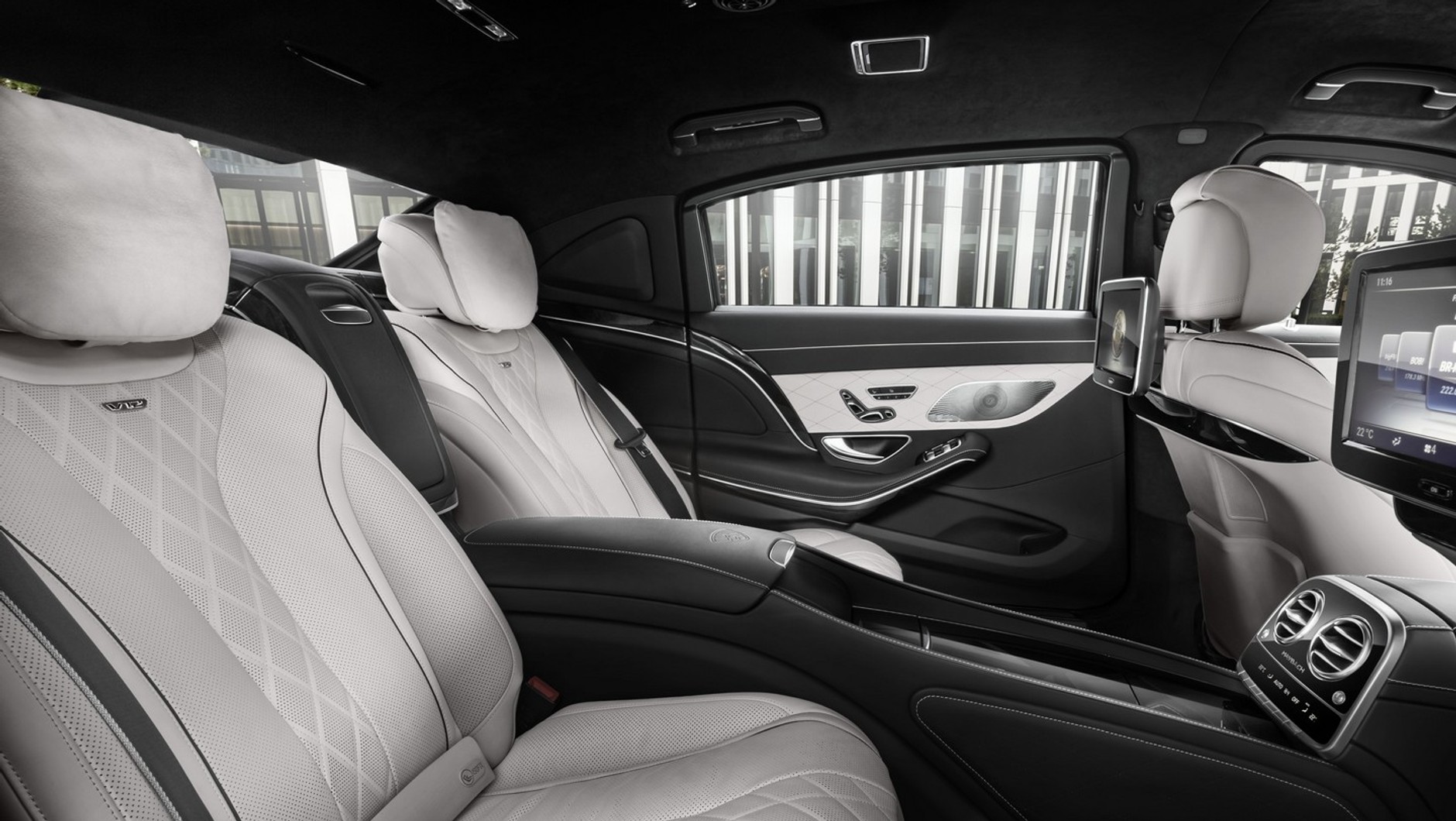 Mercedes-Maybach S600 Guard w wersji czteroosobowej gwarantuje komfort na najwyższym poziomie