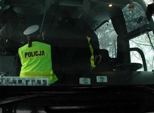 Do końca wakacji bliżej niż dalej, a policjanci wciąż kontrolują kolonijne autokary