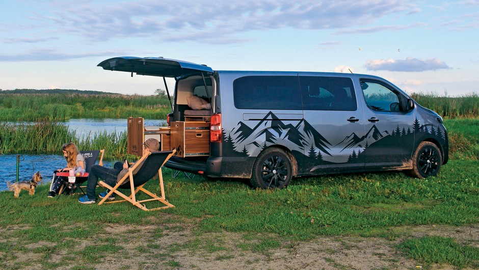 Toyota Proace Verso Long 2.0 D-4D z zabudową kamperową.