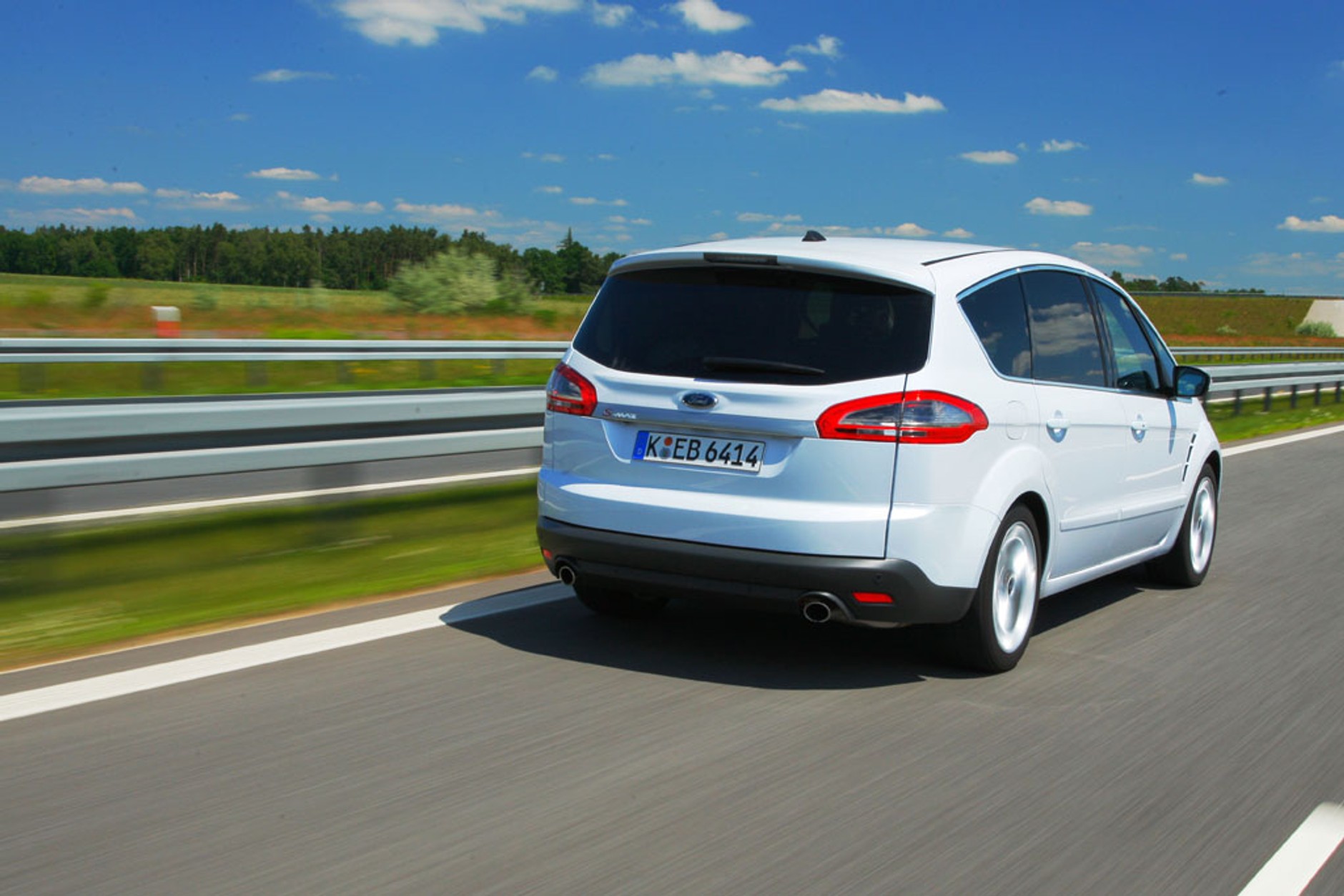 Ford S-Max 2.0 T: Zmiany zgodne z trendem