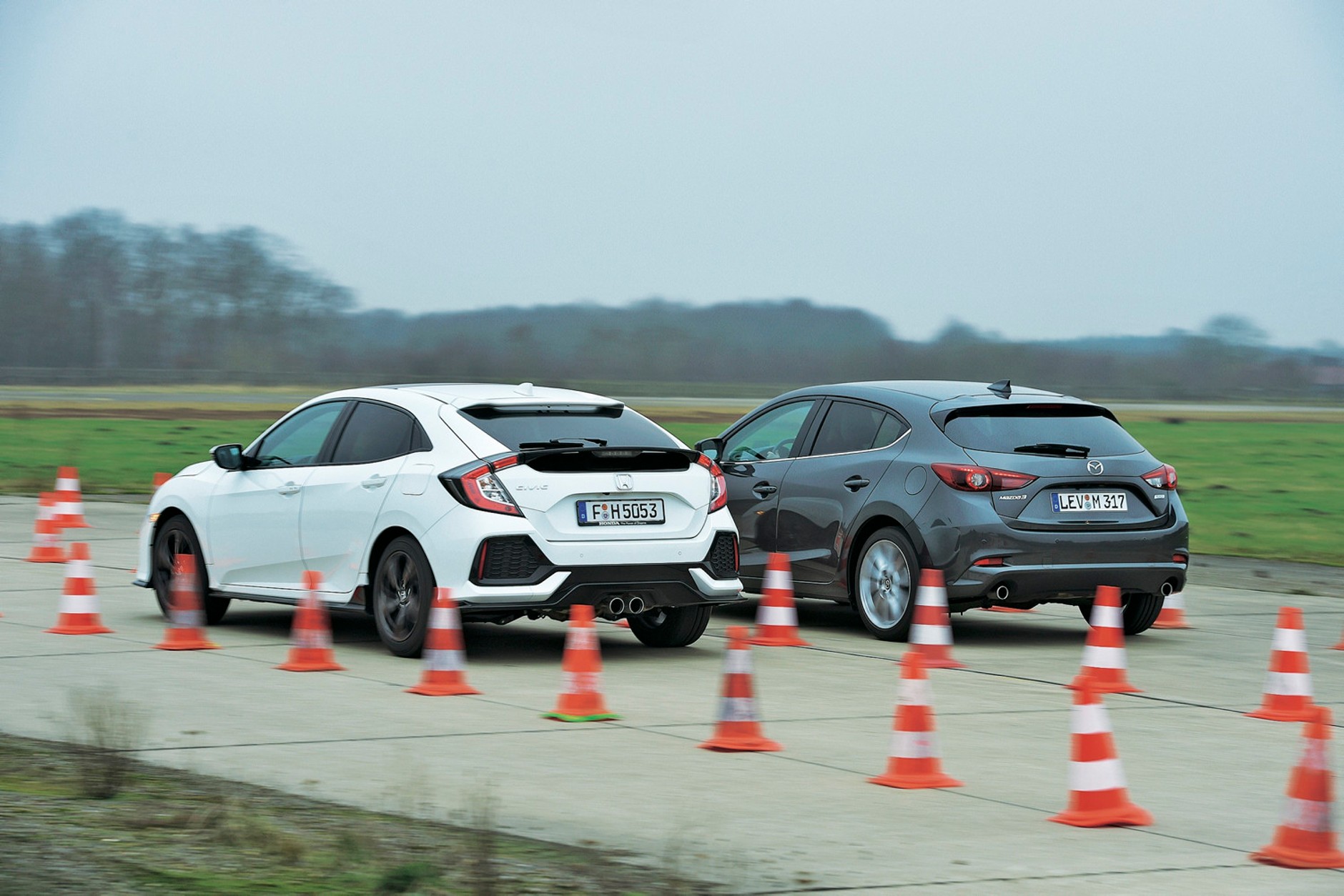 Honda Civic kontra Mazda 3