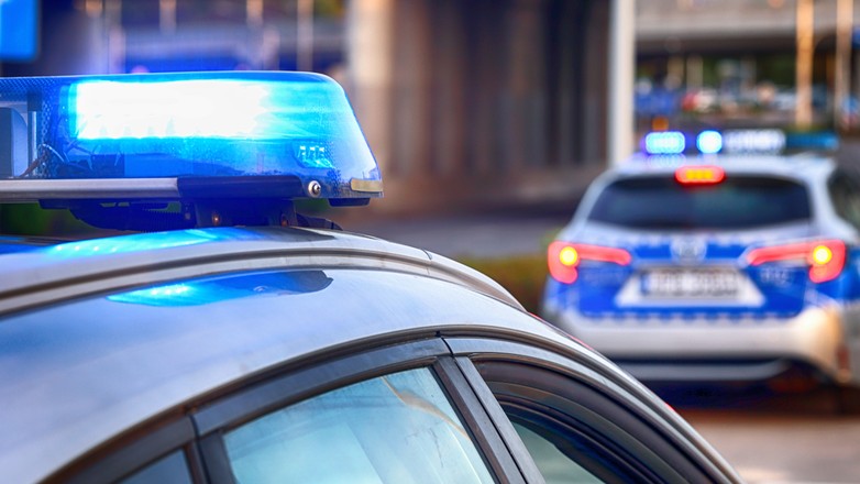 Interwencja na wiadukcie. Policjanci ratują 31-latka