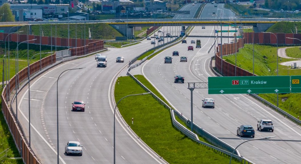 GDDKiA na bieżąco monitoruje informacje o ruchu na wybranych odcinkach dróg