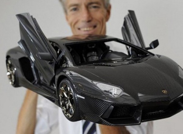 Zabawkowy Aventador 12 razy droższy niż ten niezabawkowy