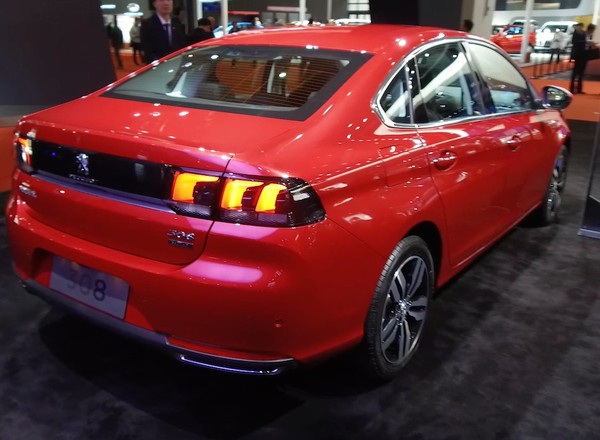 Szanghaj 2017: Peugeot 308 sedan i 3008