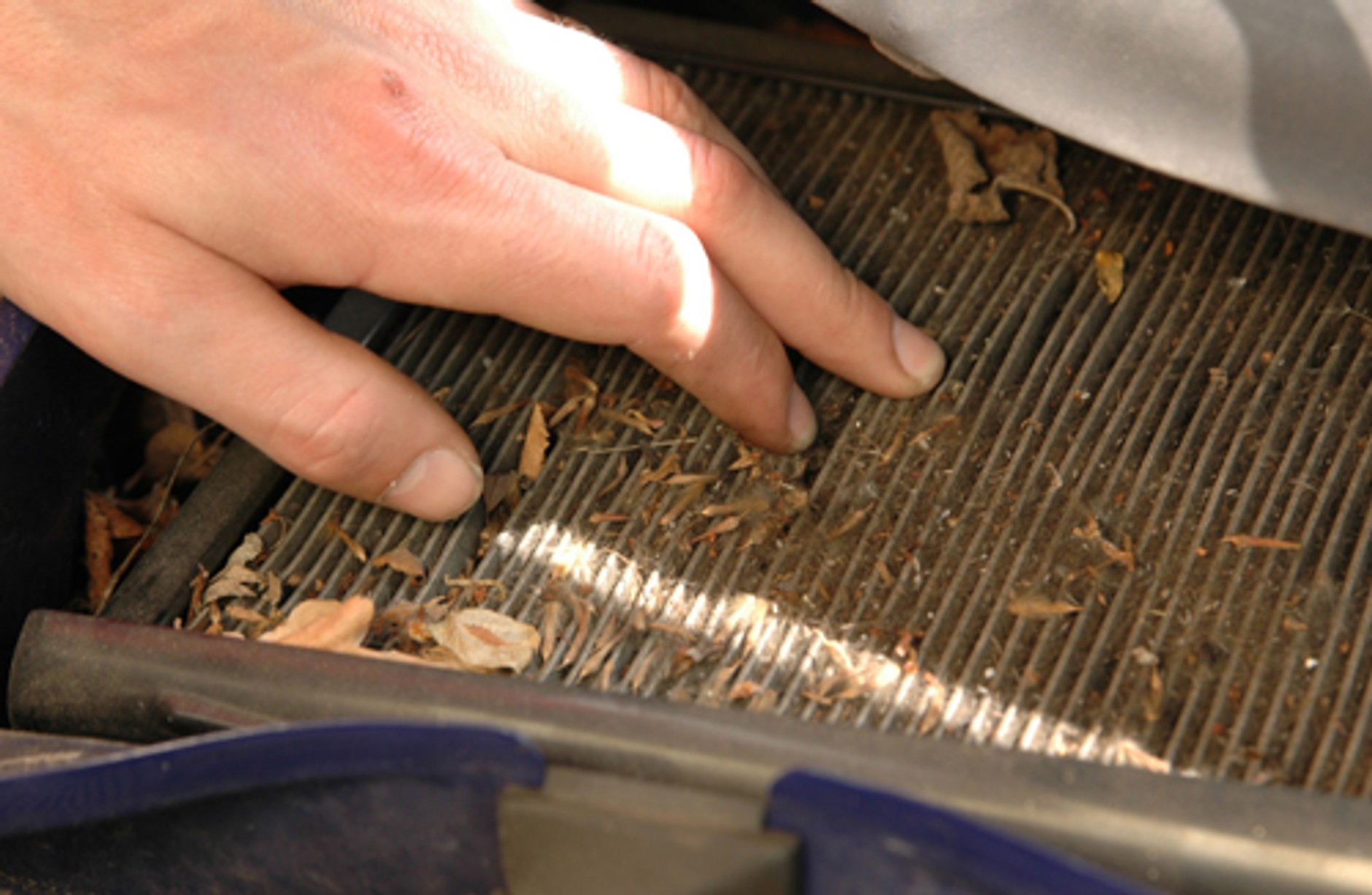 Serwis klimatyzacji: Co robić gdzy śmierdzi zamiast chłodzić!