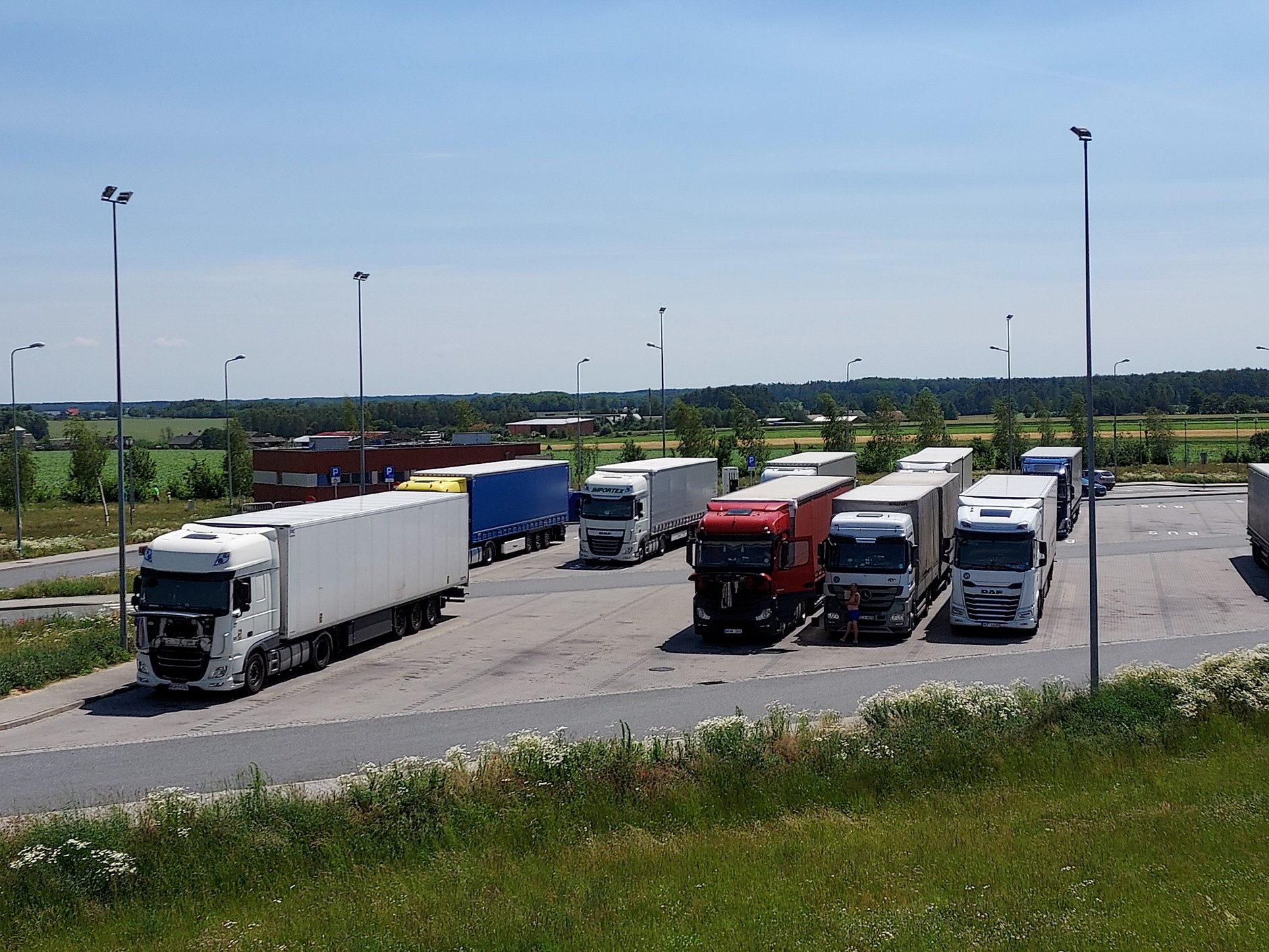 Miejsce Obsługi Podróżnych (MOP) przy drodze (zdj. ilustracyjne)