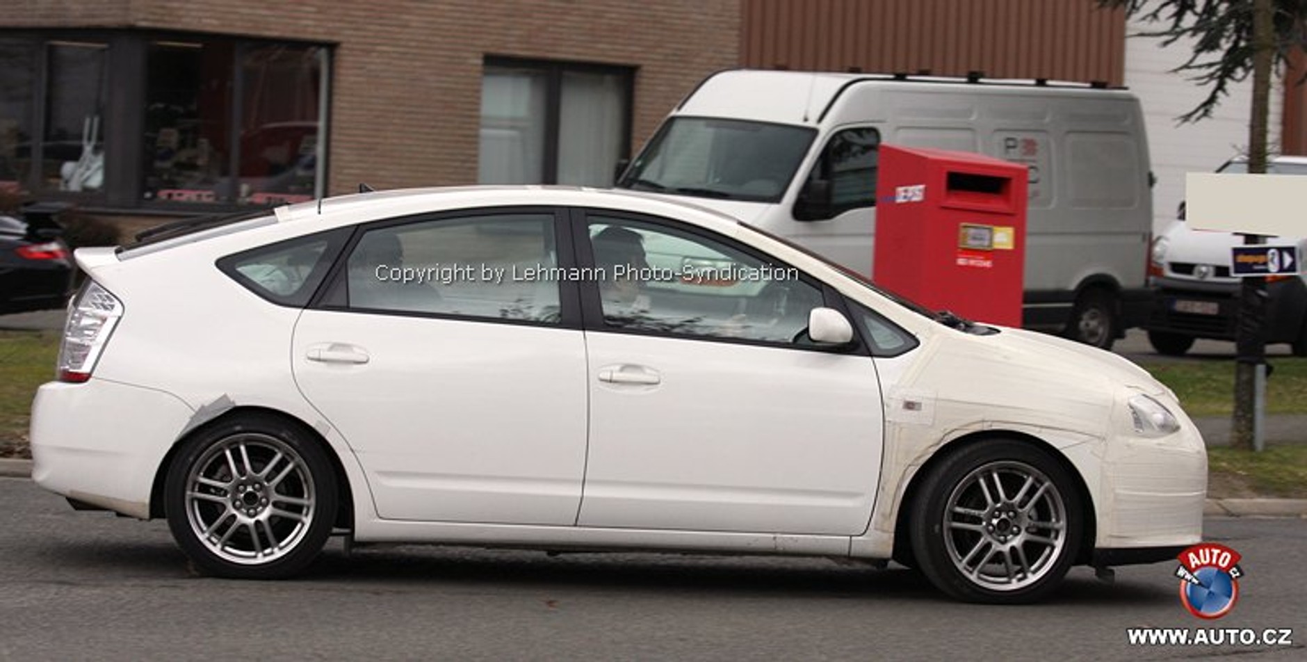 Zdjęcia szpiegowskie: odmłodzona Toyota Prius