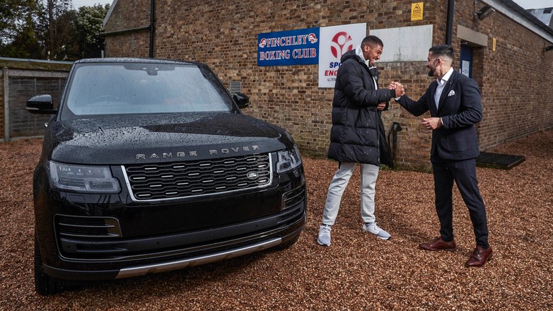 Anthony Joshua odebrał Range Rovera SVAutobiography