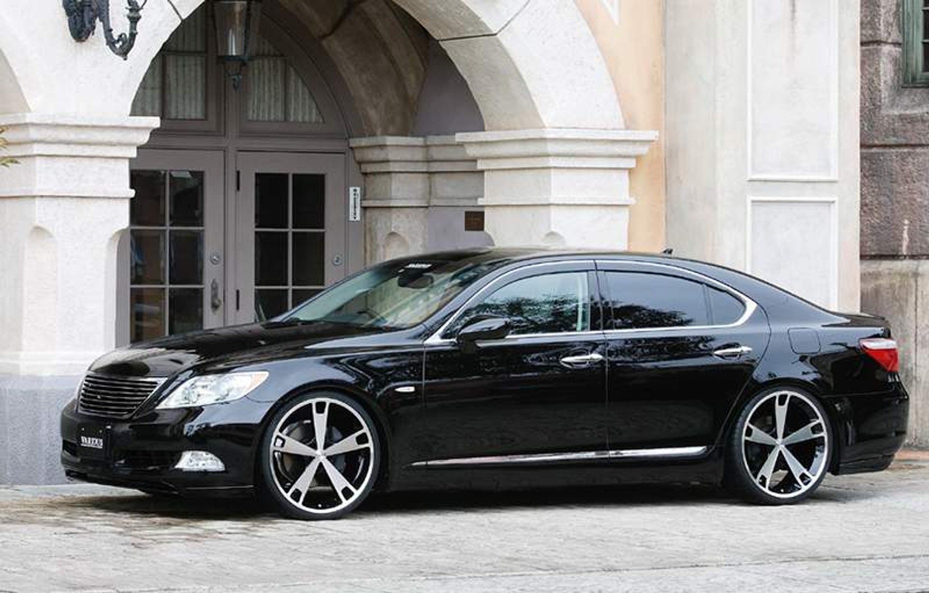 Fabulous: tuning flagowego Lexusa LS 460