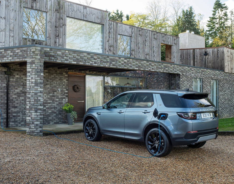 Land Rover Discovery Sport P300e