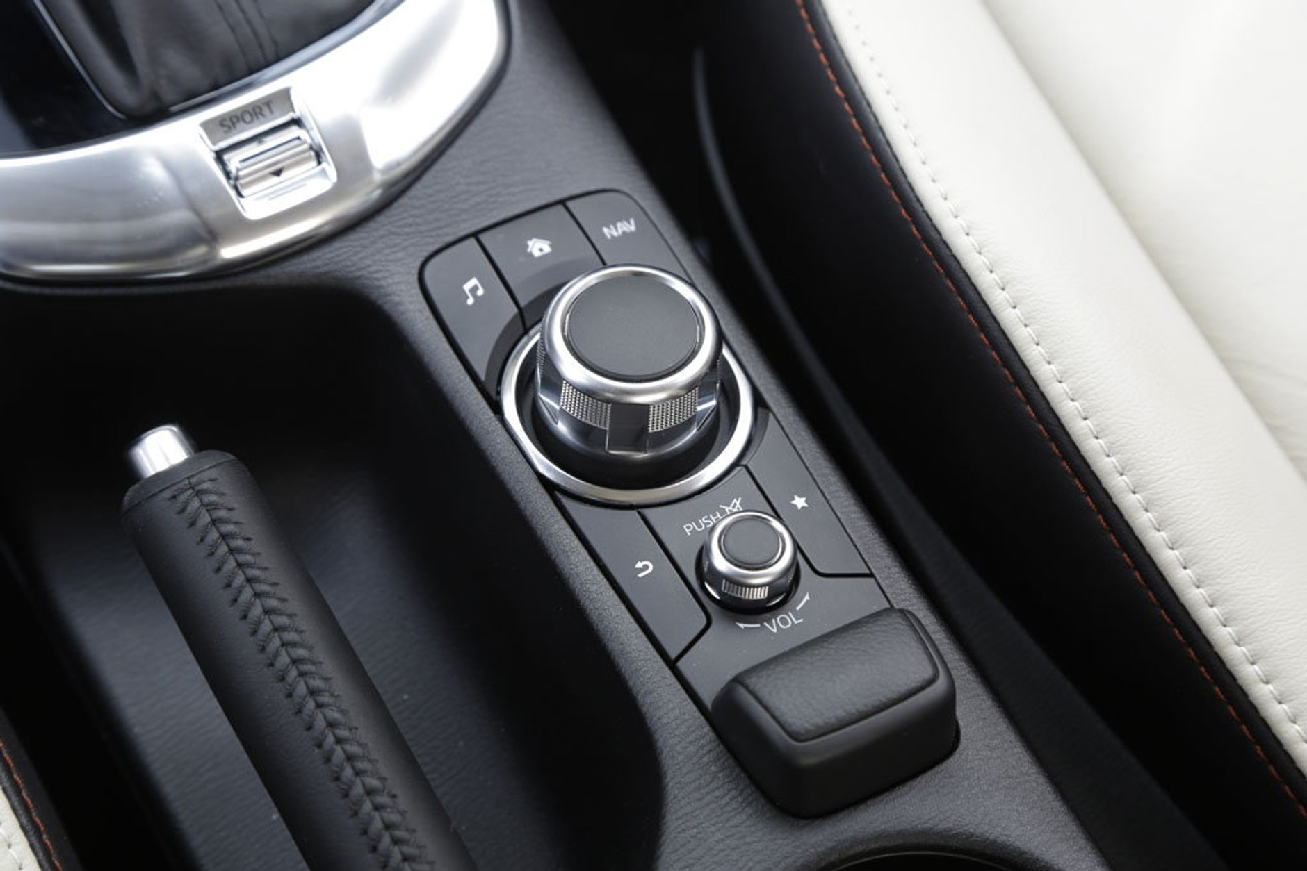 Wygodnie, ale drogo - test Mazdy 2 1.5 Skyactiv-G