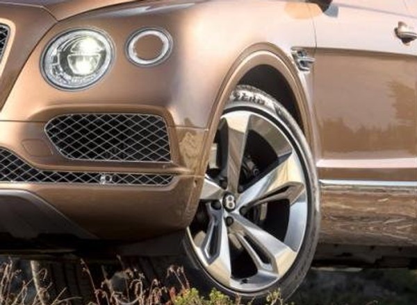 Bentley Bentayga już oficjalnie - trzy razy naj