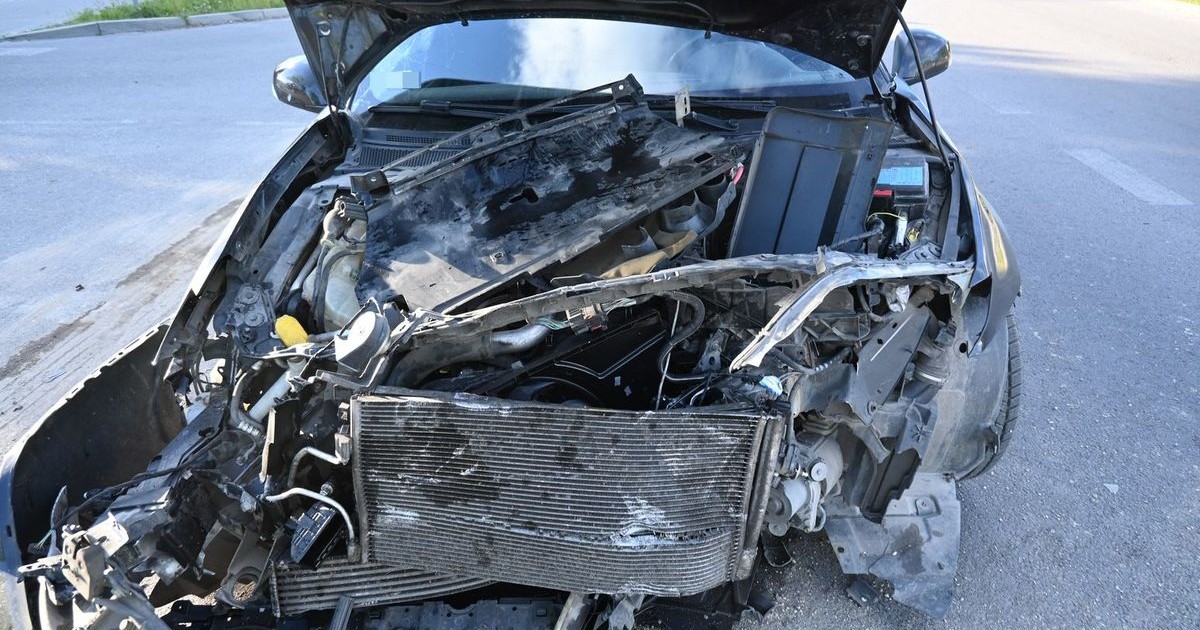 Obraz pochodzący z serwisu https://chelm.policja.gov.pl/lch/informacje/aktualnosci/145471,Wypadek-z-udzialem-Renault-i-BMW.html