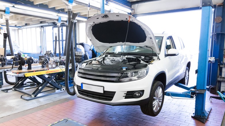 W wielu krajach wizyty na stacji diagnostycznej budzą postrach. Komisja Europejska chce, żeby auta badane były częściej niż dotychczas.