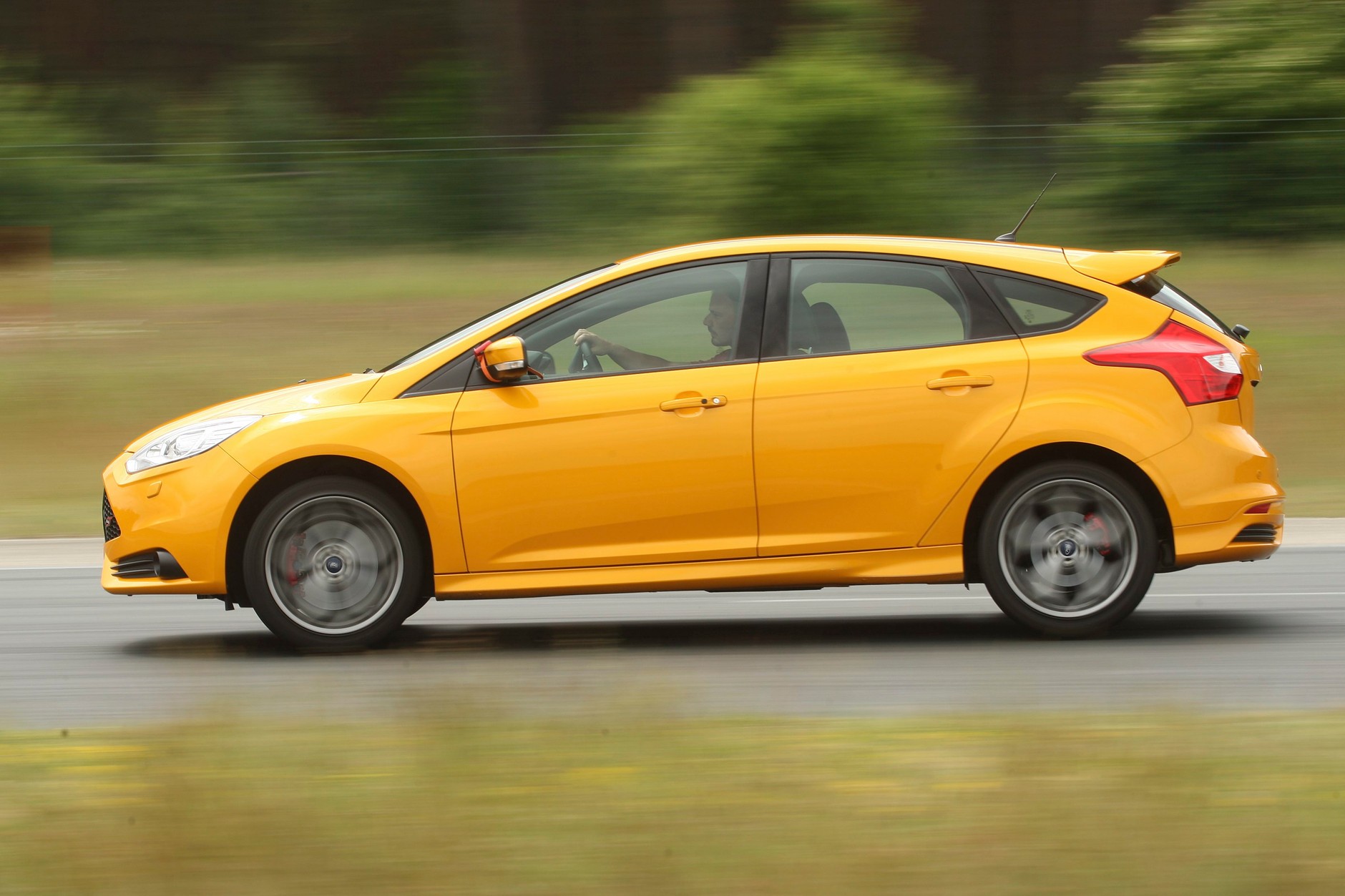 Porównanie: BMW 125i, Ford Focus ST, Mercedes A 250 Sport i VW Golf GTI