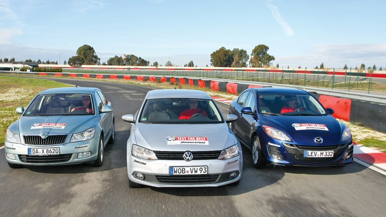 Skoda Octavia kontra VW Jetta i Mazda 3: czy kompaktowy sedan ma sens?