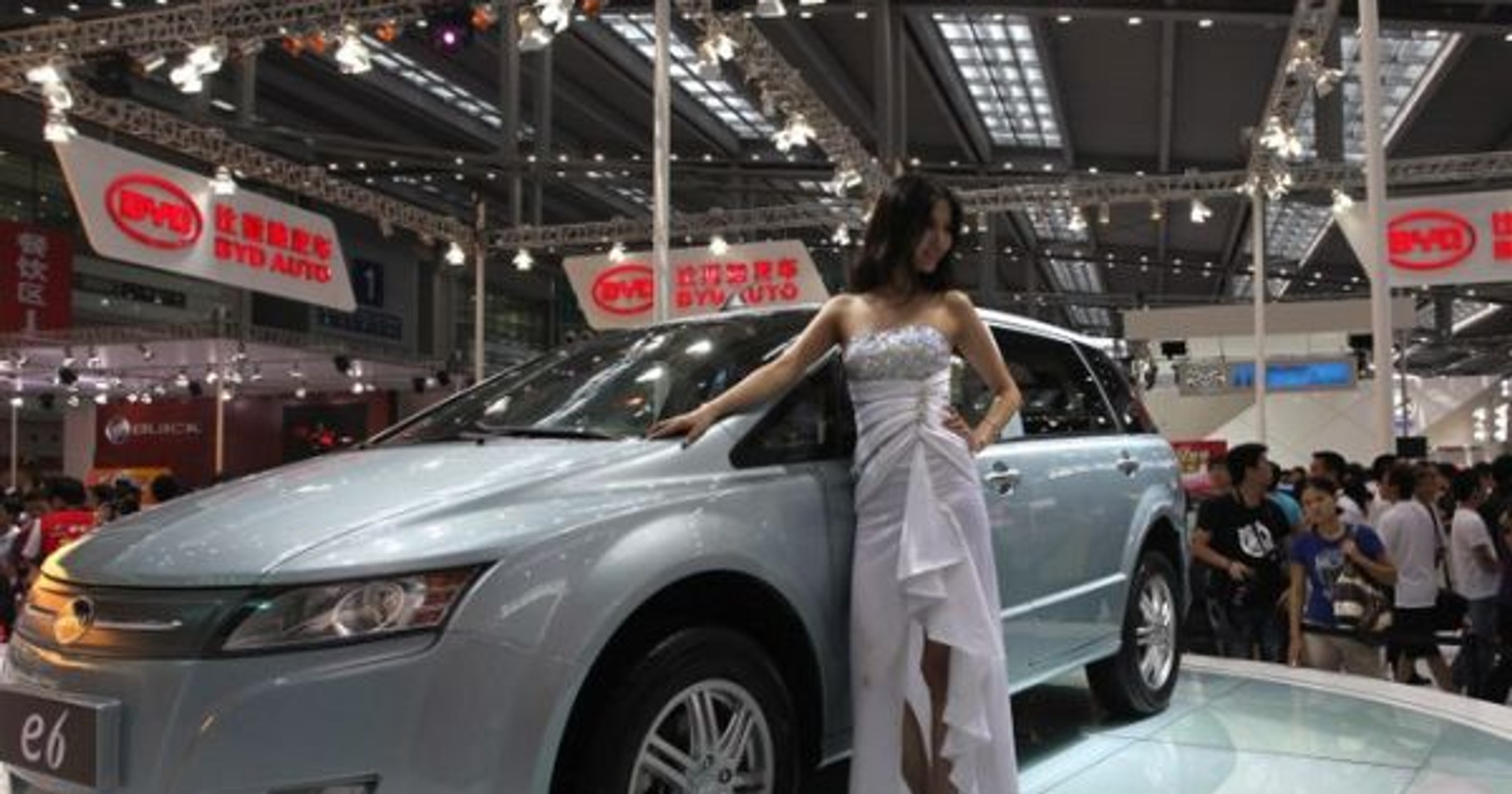 Chiński samochód na prąd BYD e6