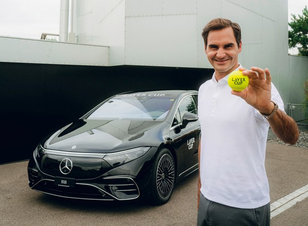 Roger Federer w nowym Mercedesie EQS