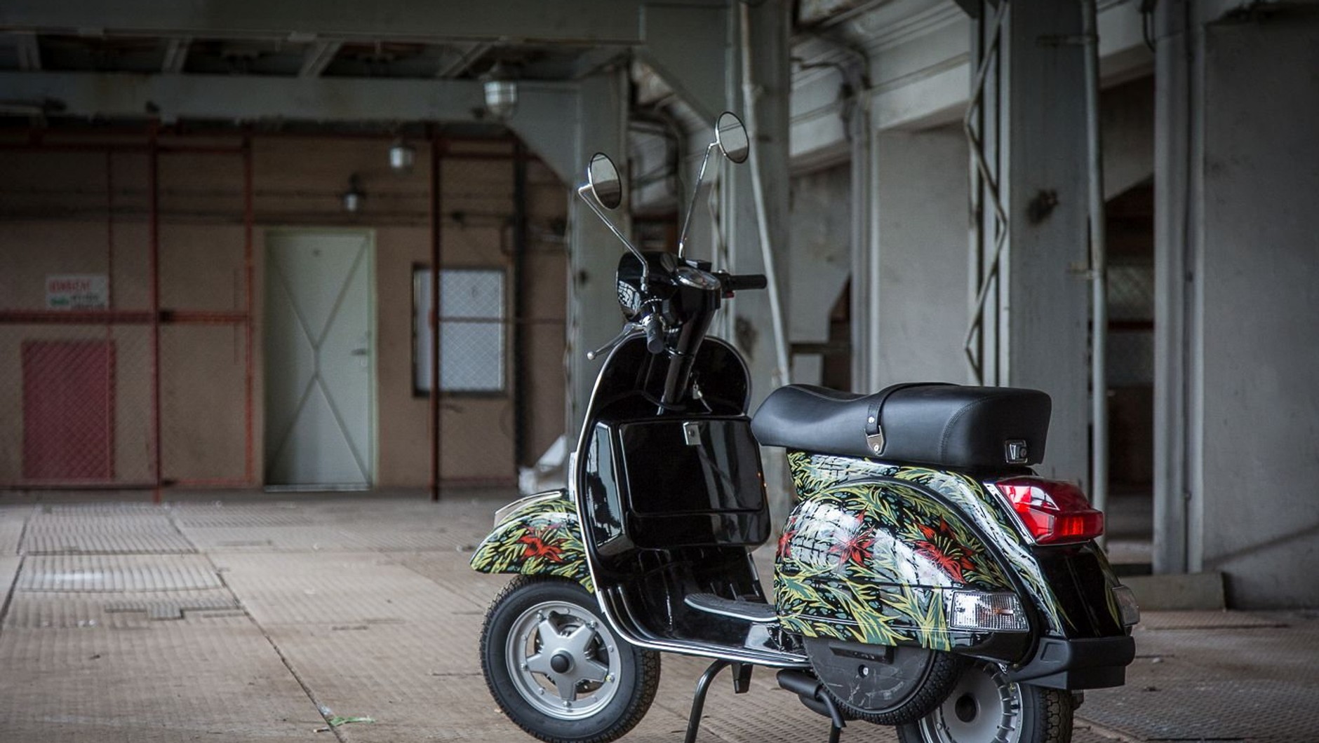 Vespa PX w malowaniu Swanskiego
