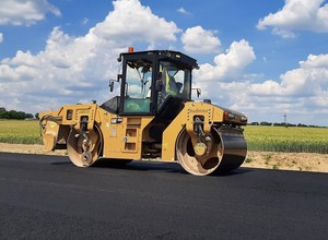 Polski asfalt jak papier toaletowy. Będzie... pachnieć kwiatami