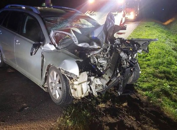 Kierowca toyoty uderzył w ciągnik. Przyczyną nie była prędkość