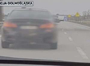 Pościg za BMW z niebieskim „kogutem” – kierowca trafi przed sąd