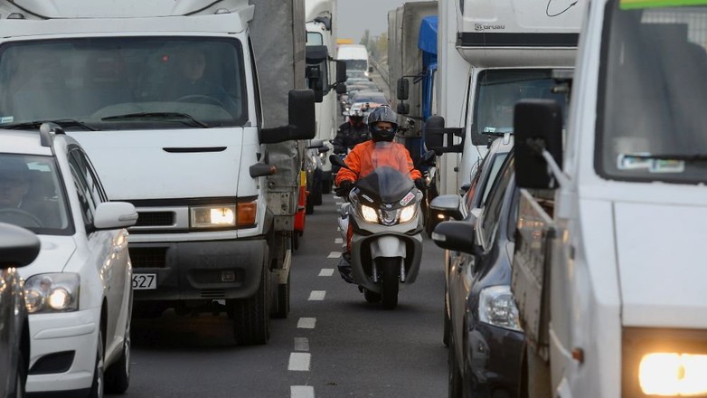 Sprawdziliśmy, jak się w Warszawie jedzie jednośladem do pracy