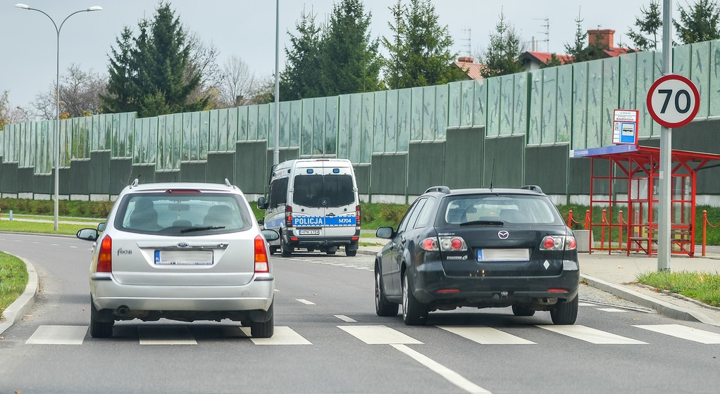 Wyprzedzanie na przejściu dla pieszych - zdj. ilustracyjne