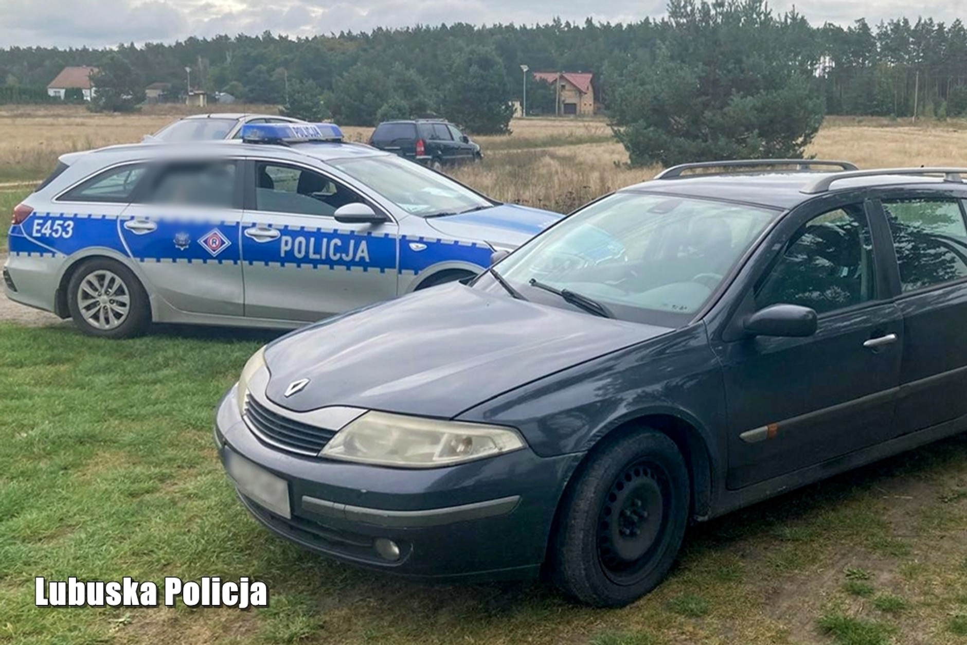 Uciekał przed policjantami. Myślał, że był pijany. Nie był, ale nie miał prawa jazdy