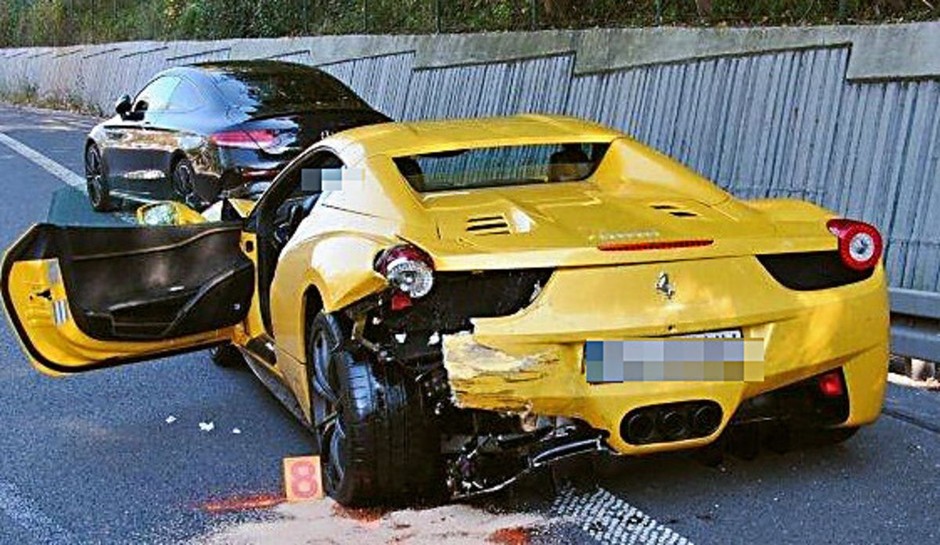Uszkodzone Ferrari