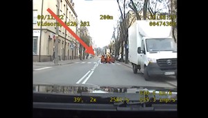 Ledwo ruszył, już dostał mandat. Wszystko rozegrało się na oczach policji [WIDEO]