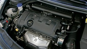 1.6 VTi – wolnossący benzyniak serii Prince powstał we współpracy z BMW. Niewiele pali, jednak nie jest idealny pod względem trwałości